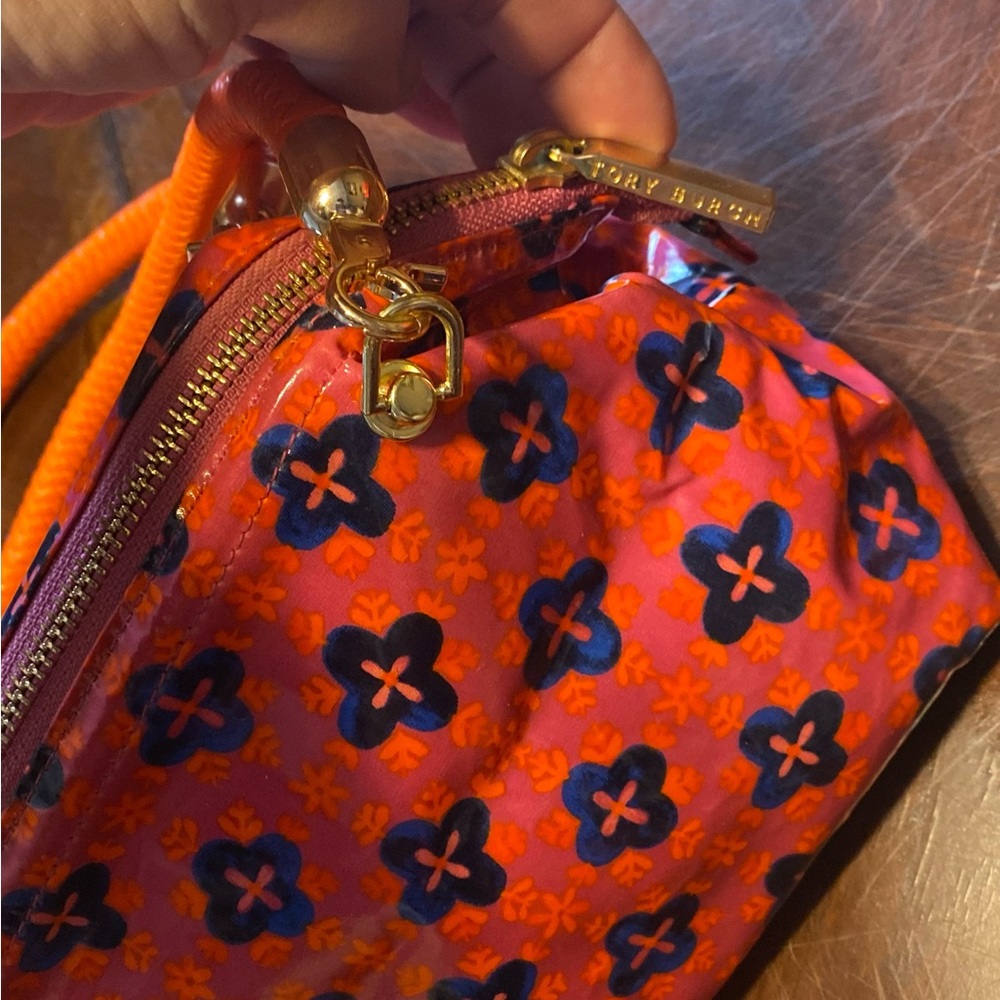 Tory Burch Red-Orange Floral Crossbody Wristlet with Navy Accents - Picture 4 of 16